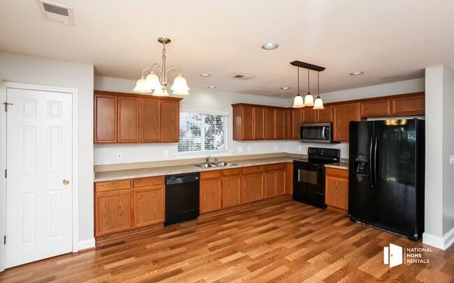 Building Photo - 338 Charter Oak Ct