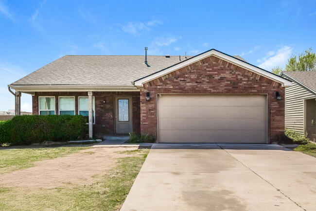 Building Photo - 816 Eric Cir