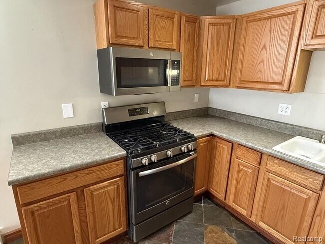 Foto del edificio - 1611 Cass Lake Rd