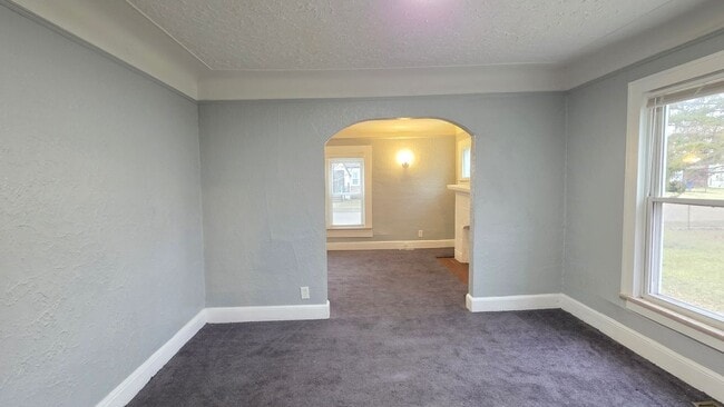 Building Photo - 7542 Meadow Ave