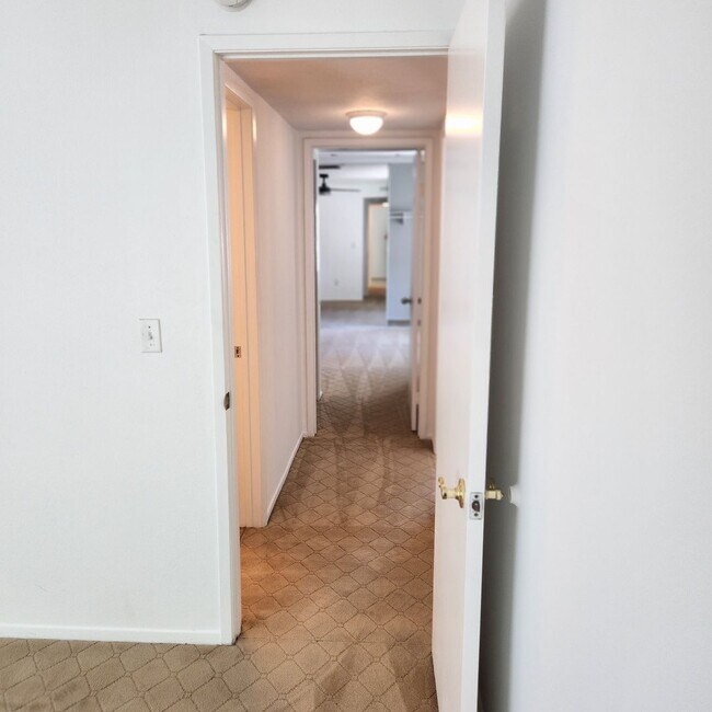 Foto del edificio - Tierrasanta 4 bedroom 2.5 bath townhouse w...
