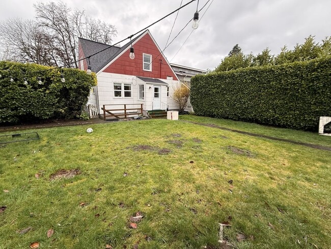 Building Photo - Beautiful home in York Neighborhood!