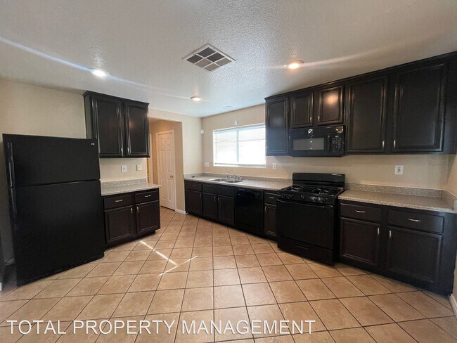 Building Photo - 2 br, 1.5 bath House - 1187 Golden Apple St.