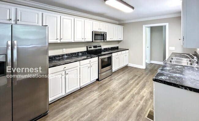 Foto del edificio - Spacious 3-Bedroom, 2-Bathroom Home with M...