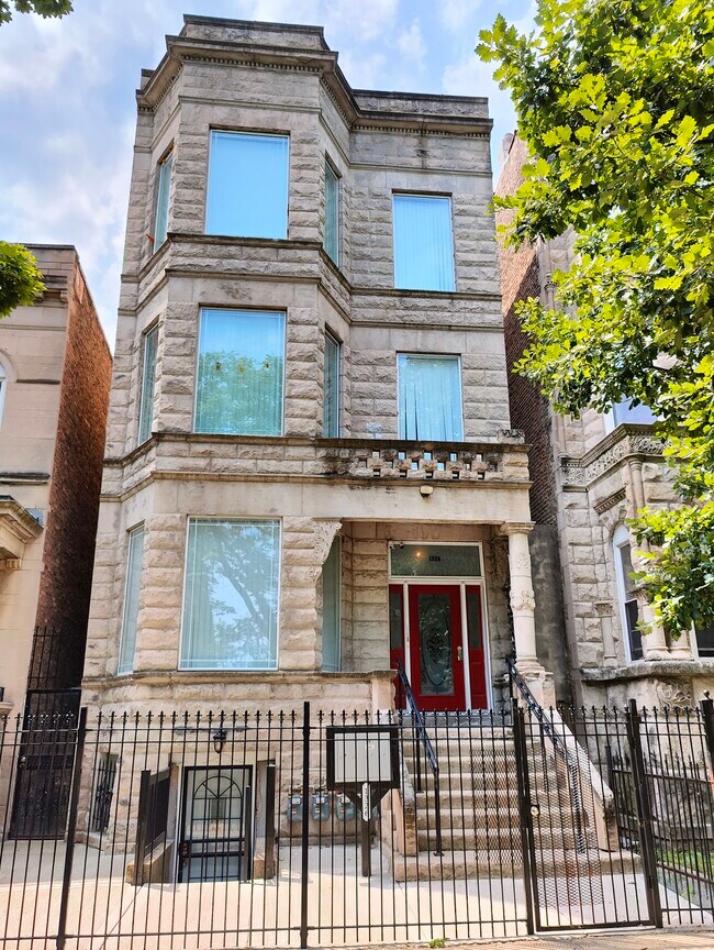 Building Photo - 1326 S Troy St