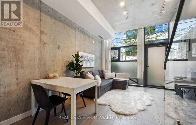 Building Photo - 25-T25 Stafford St