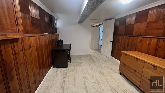 Building Photo - LARGE 1 BEDROOM BASEMENT FARRAGUT ROAD/ EA...