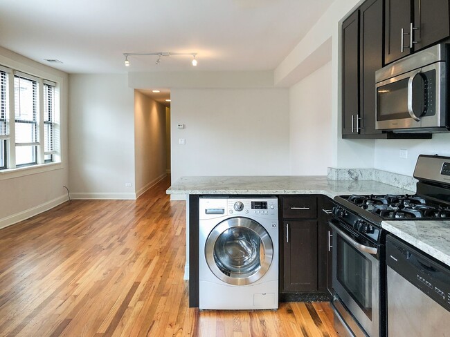 Foto del edificio - 2229 W Wilson Ave