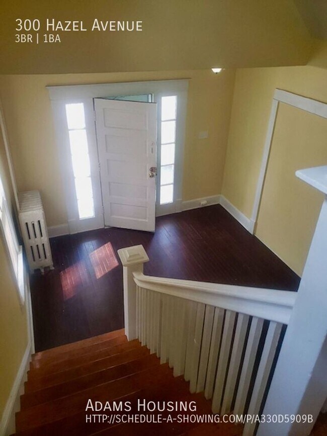Building Photo - Cool Duplex 1/2 Mile from Campus!