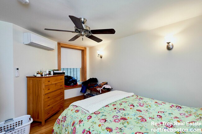 Foto del edificio - 16 S Russell St