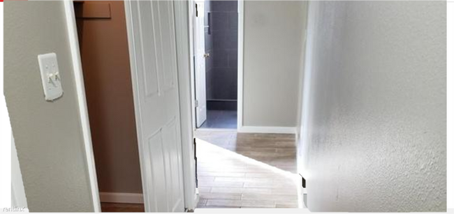 Building Photo - 2 br, 1 bath Duplex - 2815 13th Avenue A