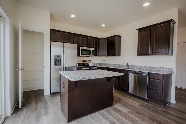 Foto del edificio - 3 Bedroom / 2.5 Bath Unit