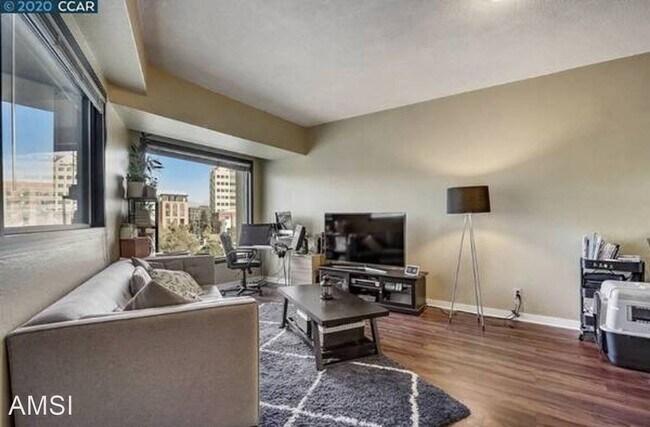 Foto del edificio - 1 br, 1 bath House - 6363 Christie Ave