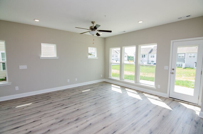 Building Photo - Stunning in June lake