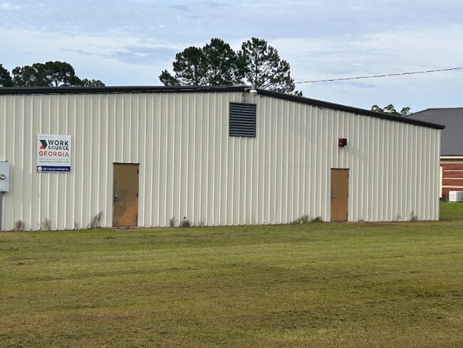 Foto del edificio - 102 Cloverdale Rd