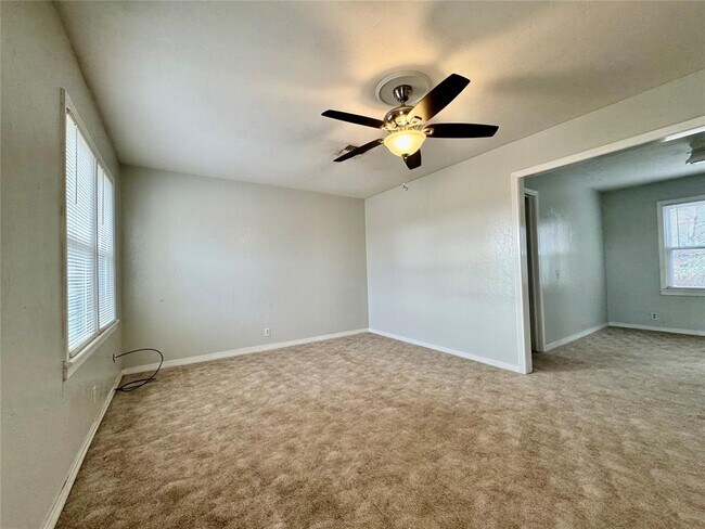 Foto del edificio - 711 N Broadway Ave