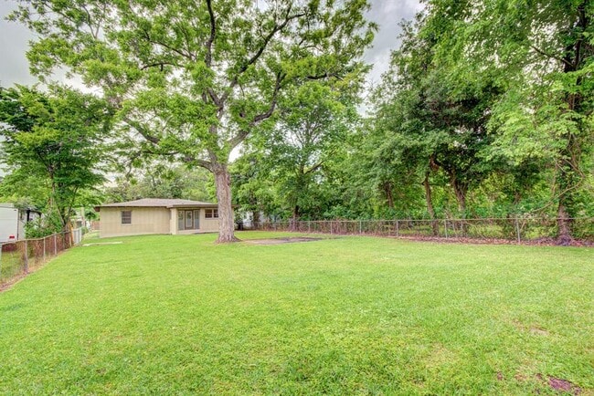Building Photo - 4440 Castor St