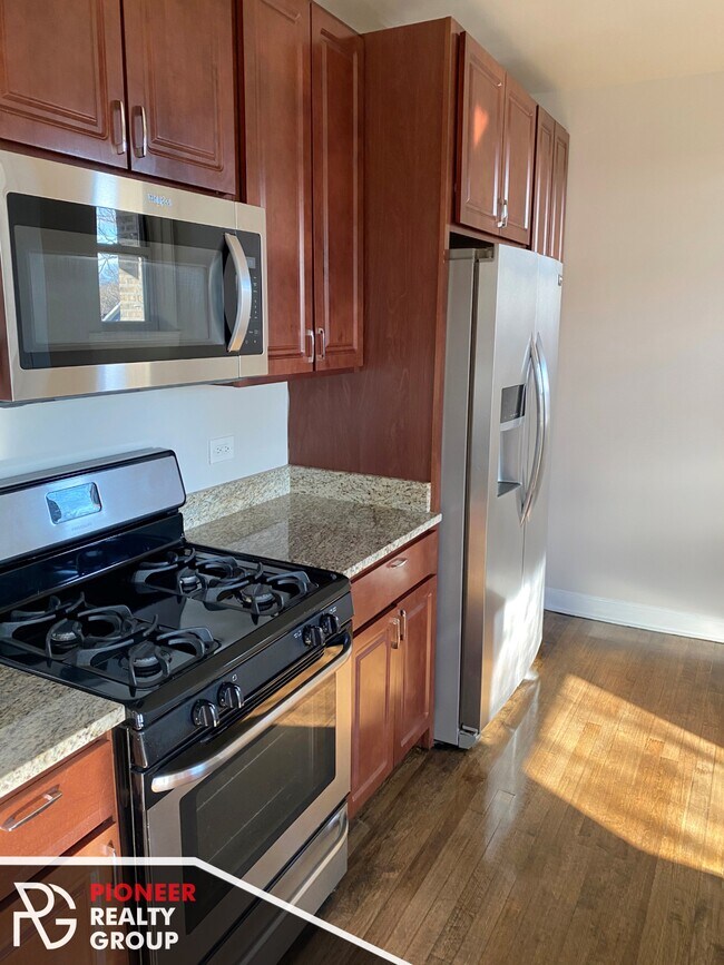 Building Photo - 5069 N Wolcott Ave