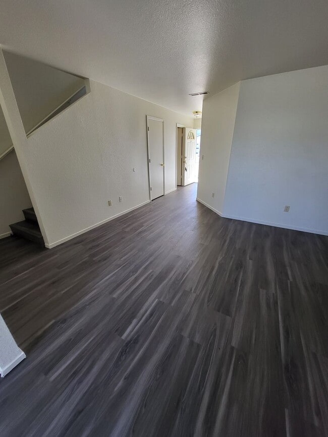 Building Photo - VAL0407