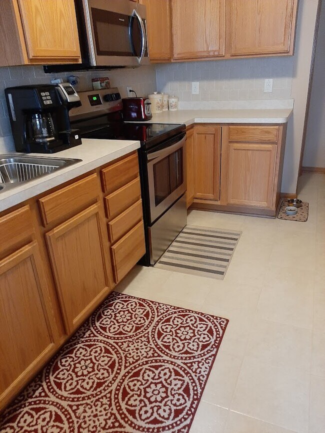 Kitchen with SS appliances - 20569 Abbey Lane
