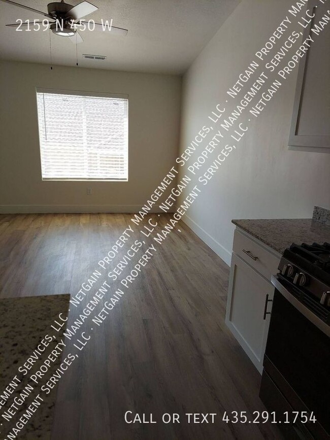 Building Photo - 3 bed 2 bath twin home