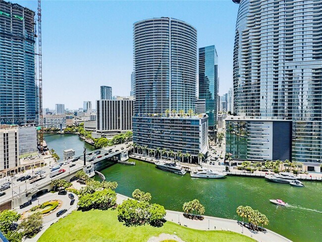 Foto del edificio - 475 Brickell Ave