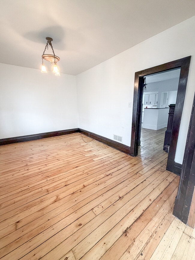 Building Photo - 506 Locust St