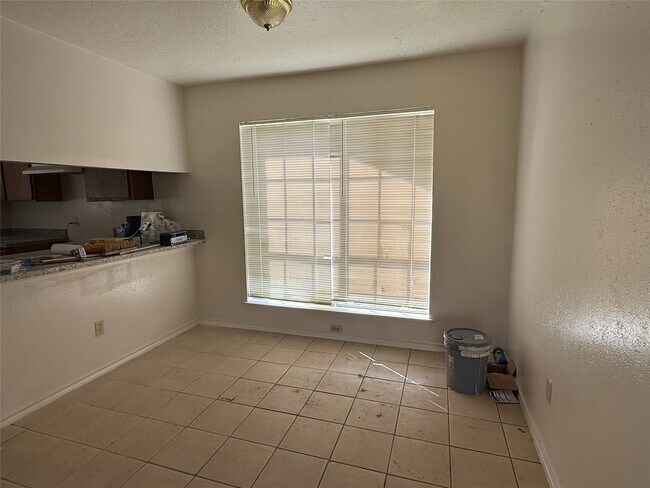 Foto del edificio - 2114 W Greens Rd