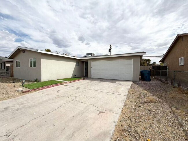 Building Photo - 4517 Alta Dr