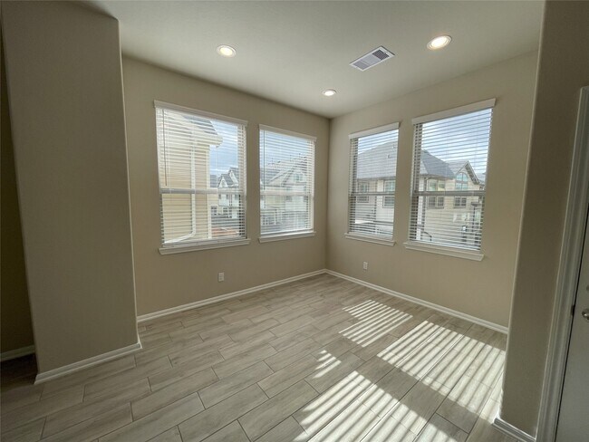 Foto del edificio - 5514 Sallow Bay Ln