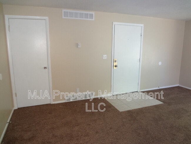 Building Photo - 4642 S Arlington Park Dr.