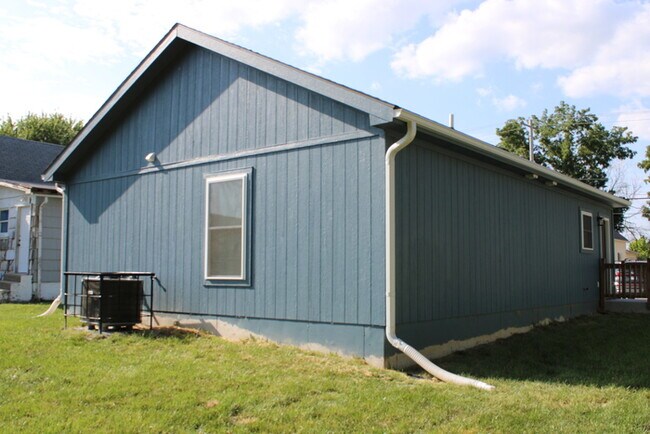 Building Photo - 3bed 1 bath in Independence - Newer Build