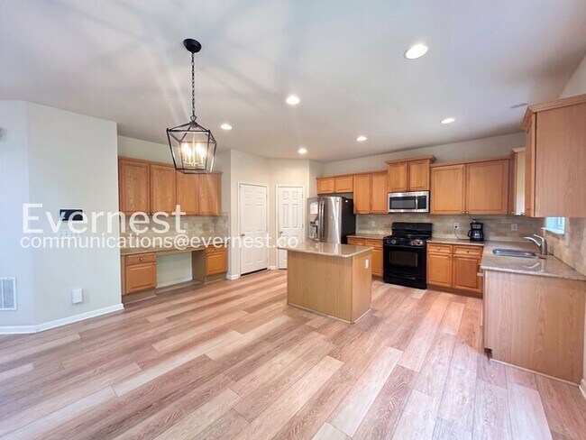 Building Photo - 5995 Chinook Ct