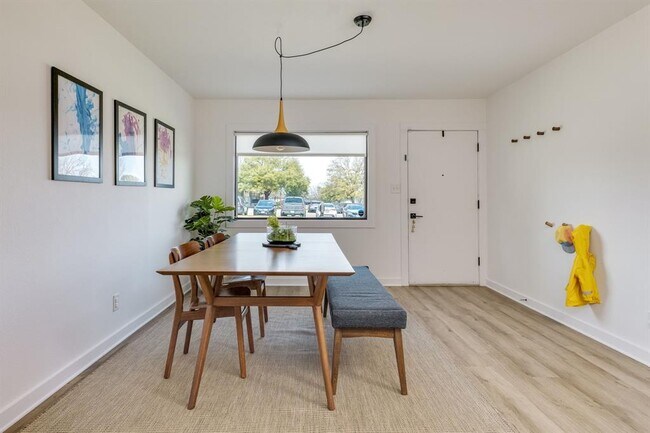 Building Photo - 905 Turtle Creek Blvd