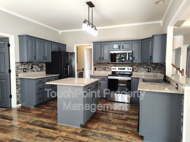 Building Photo - 4018 Manor House Dr