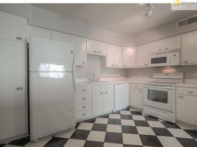 Foto del edificio - Ellington Condos