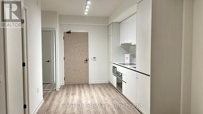 Building Photo - 8 Interchange Wy