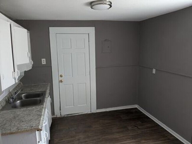 Photo - 2812 Rosen Ave Apartment