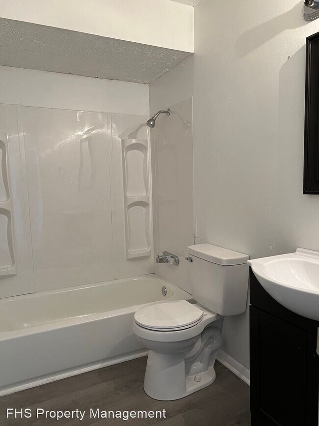 Building Photo - 4 br, 2 bath House - 2541 E Commercial