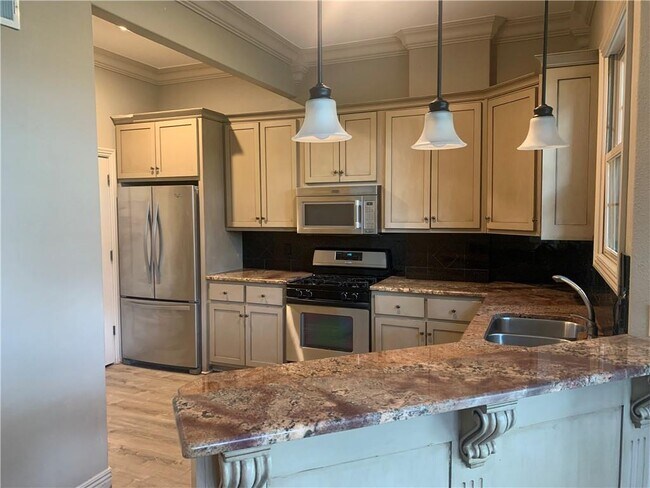 Building Photo - 2509 S Everest Ave