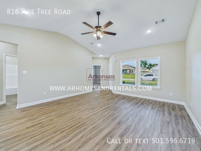 Building Photo - 816 Pine Tree Rd
