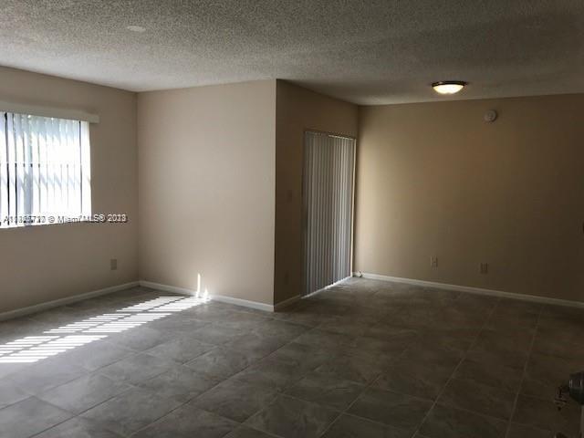 Foto del edificio - 630 S Park Rd