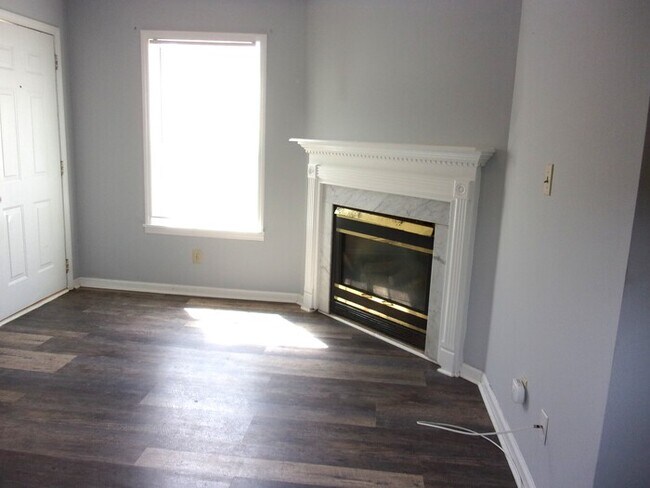 Building Photo - Ground Floor 2 Bedroom 2 Bath Condo in Farmington Hills