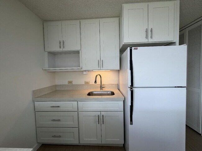 Building Photo - To register for the showing time, note the 4 digit code: 3802 and click "APPLY NOW."(mobile:orang...