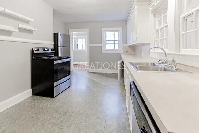 Foto del edificio - 408 Spring St