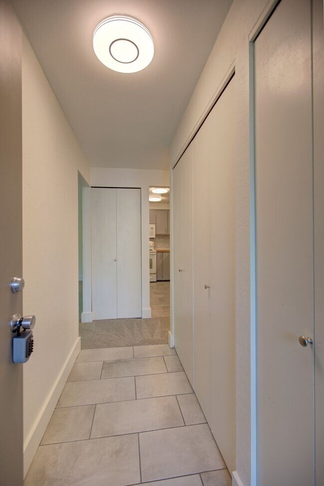 Foto del edificio - Large 2bd, 2ba Condo Available w/ Private ...