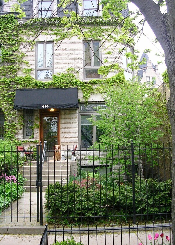 Primary Photo - 616 W Wrightwood Ave