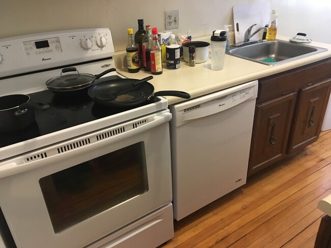 Building Photo - 52 Strathmore Rd