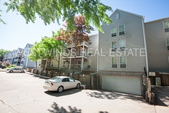 Building Photo - 1006 Oakcrest St