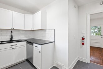 Building Photo - 209 N Spring St